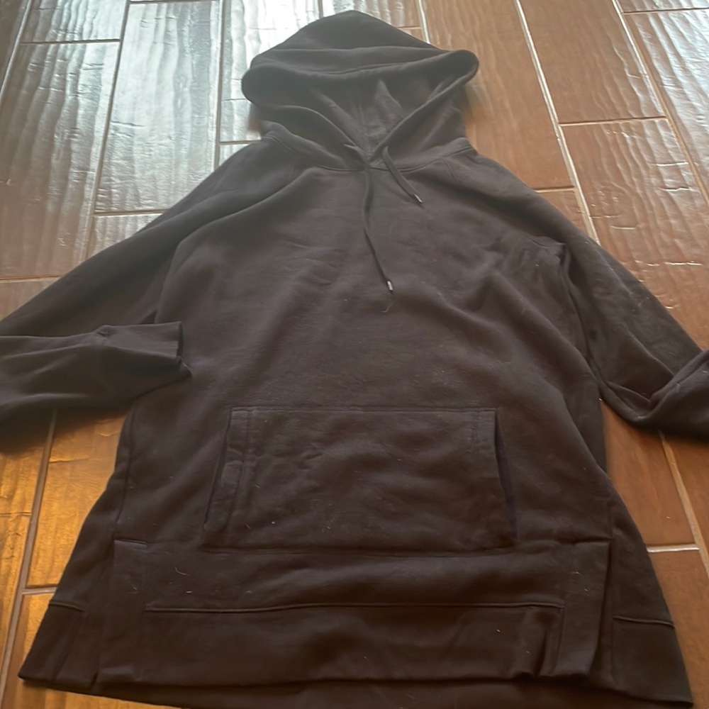 Black tunic sweatshirt with hood, pockets abs thumb Warner